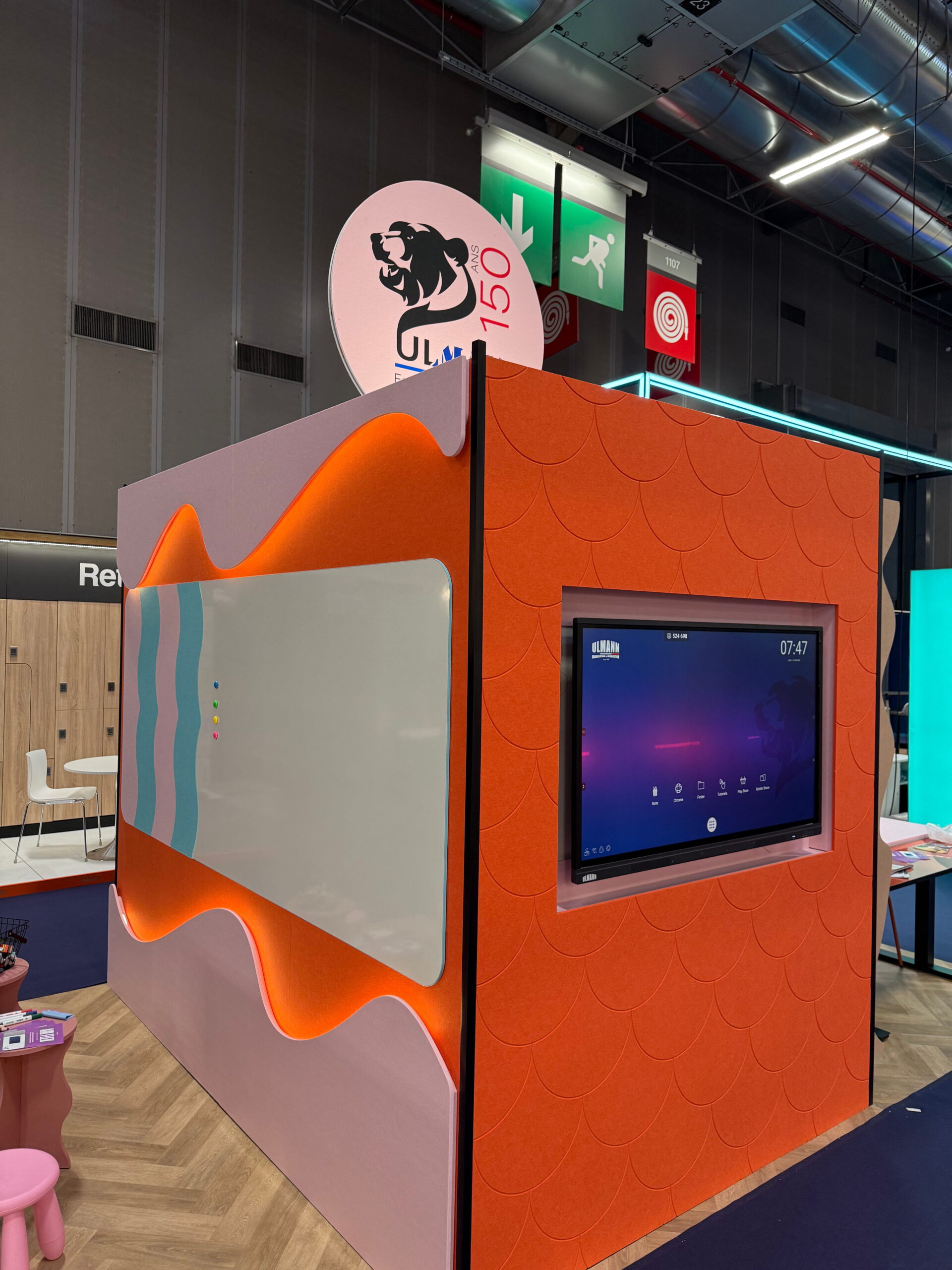 image représentant un tableau de surface blanche en émaillé avec une partie acoustique punaisable