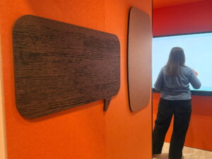 image représentant un panneau imprimé effet liège acoustique punaisable