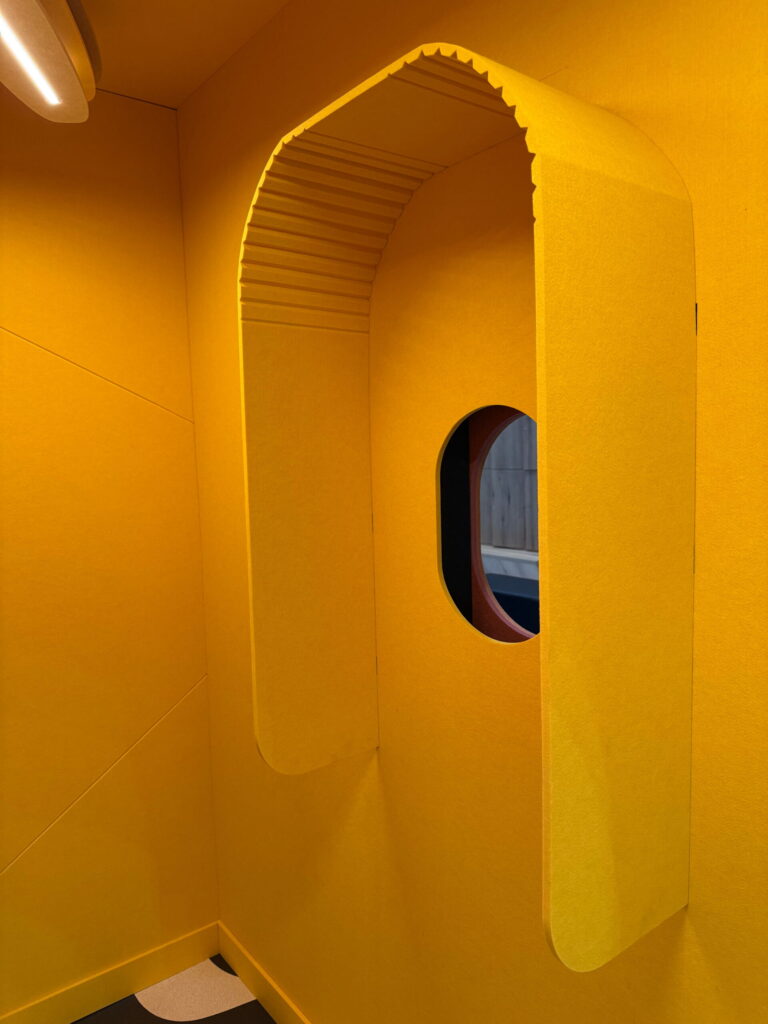 Image représentant notre stand au salon salon Workspace 2026 sur le thème de Rio de Ulmann