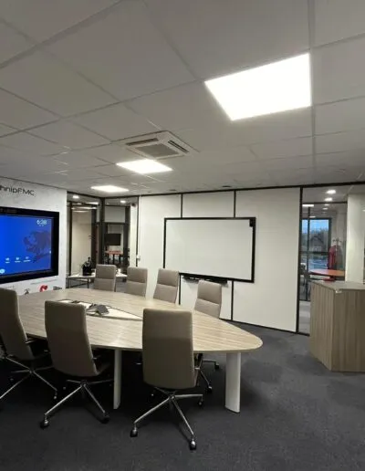 Bureau moderne avec écran tactile interactif Ulmann