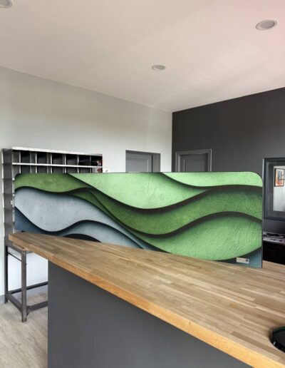 Photo représentant un séparateur de bureau acoustique