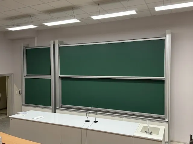 Installation d’un tableau Ulmann dans une salle de classe