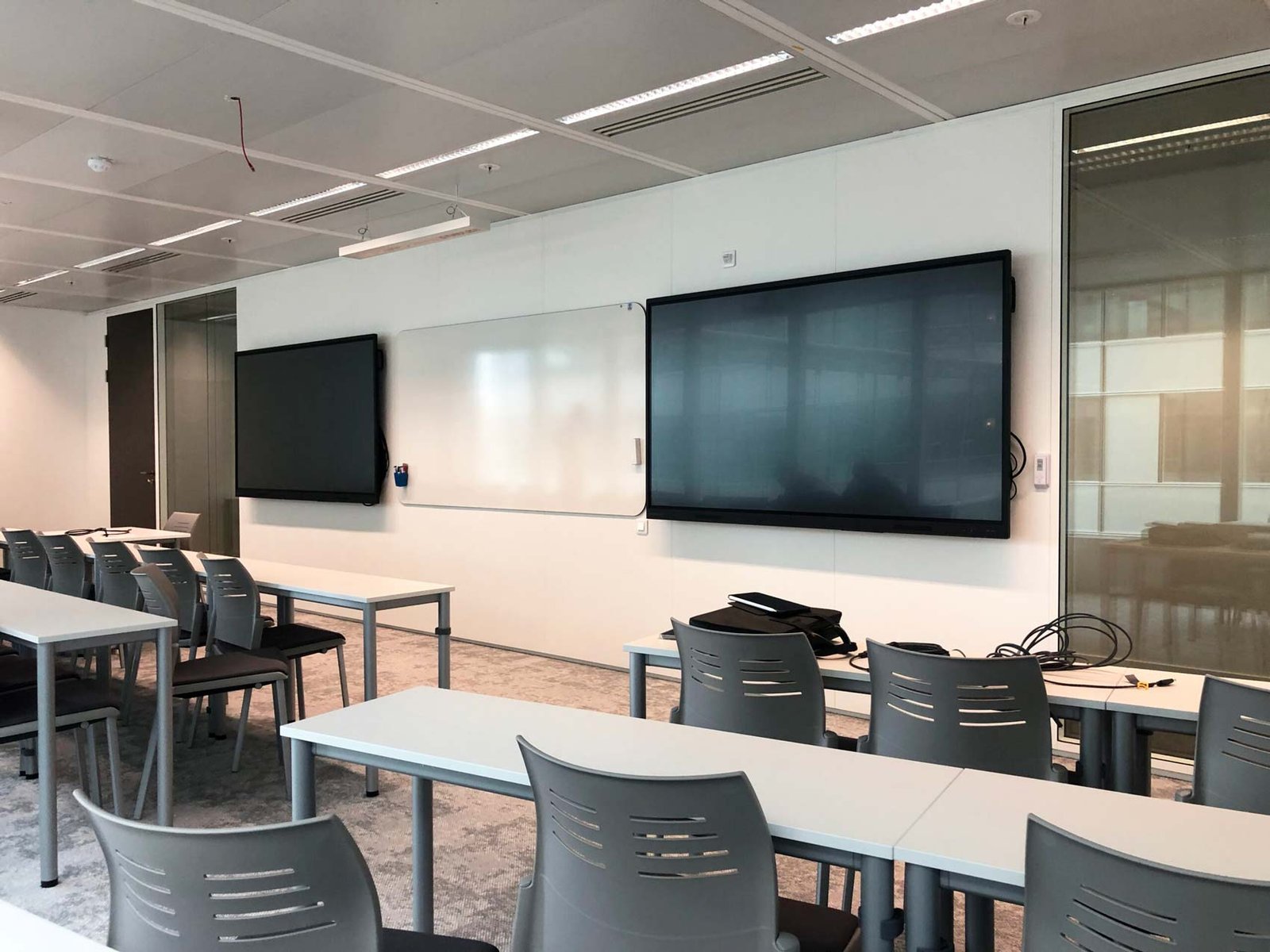 Ulmann - Écrans interactifs : Modularité et intégration dans l'aménagement